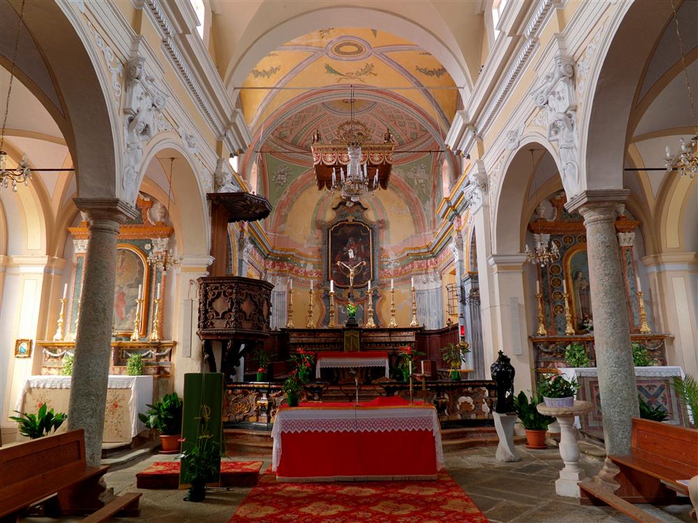 Magnano (Biella) - Parte posteriore dell'interno della della Chiesa parrocchiale dei Santi Battista e Secondo
